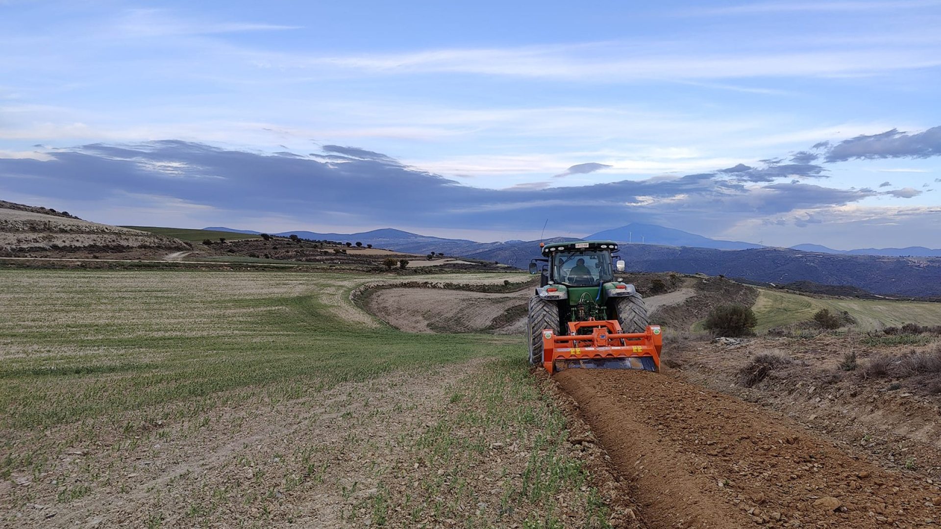 Fresadora de piedra para preparar terrenos agrícolas