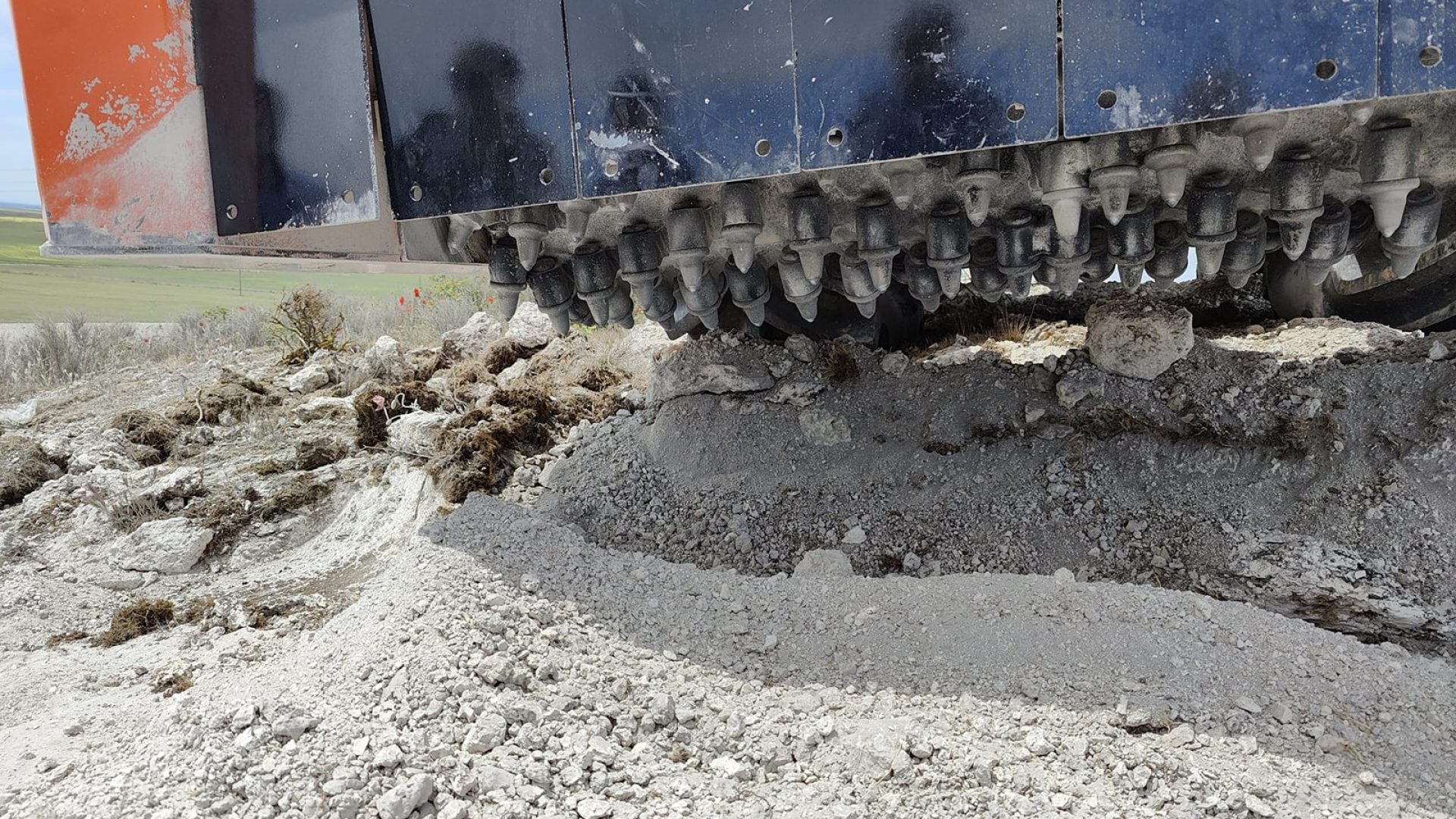 Rinaldi TDH trabajando en terreno con piedras